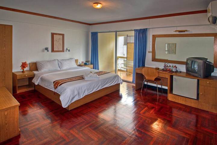 Room 2 of 59