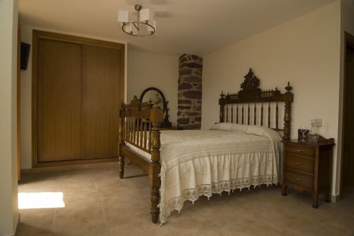 Room 9 of 77