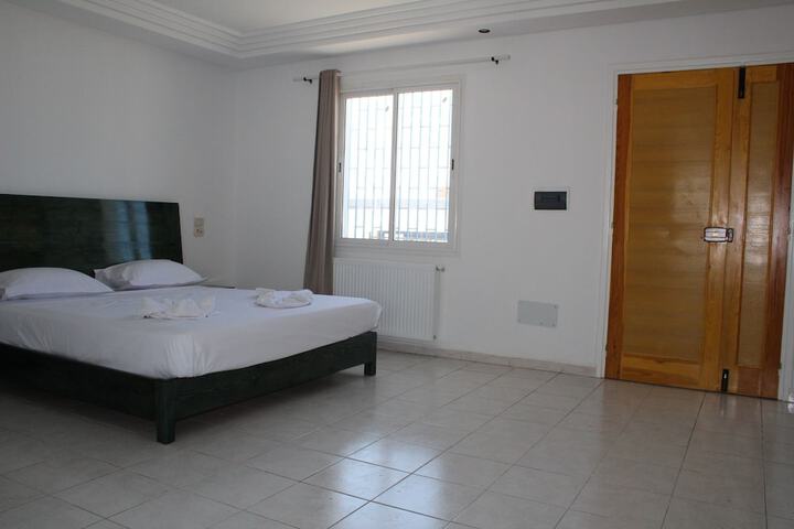 Room 68 of 153