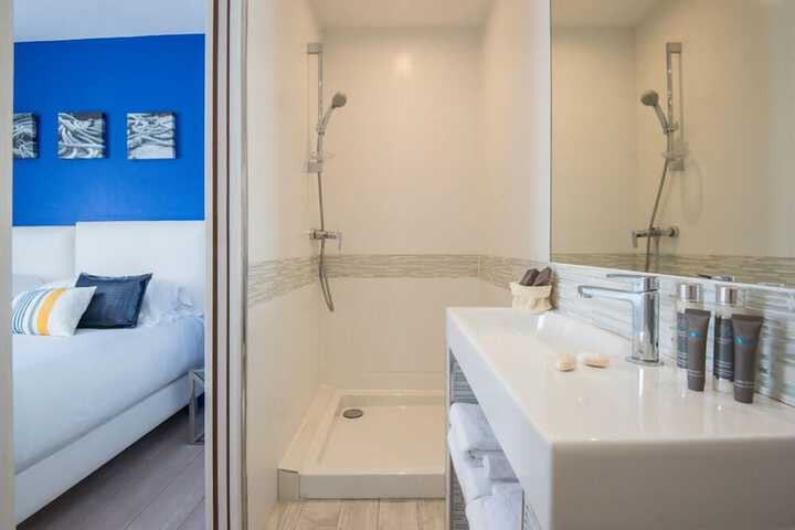 Room 40 of 42