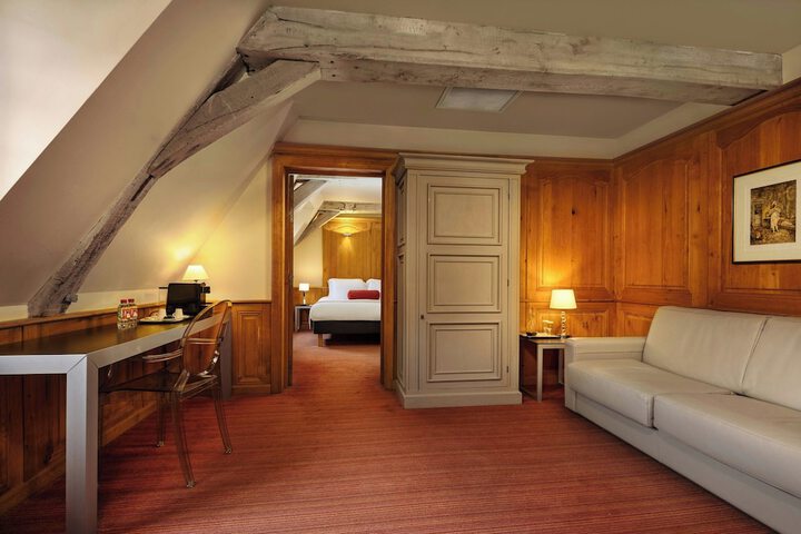 Room 10 of 145