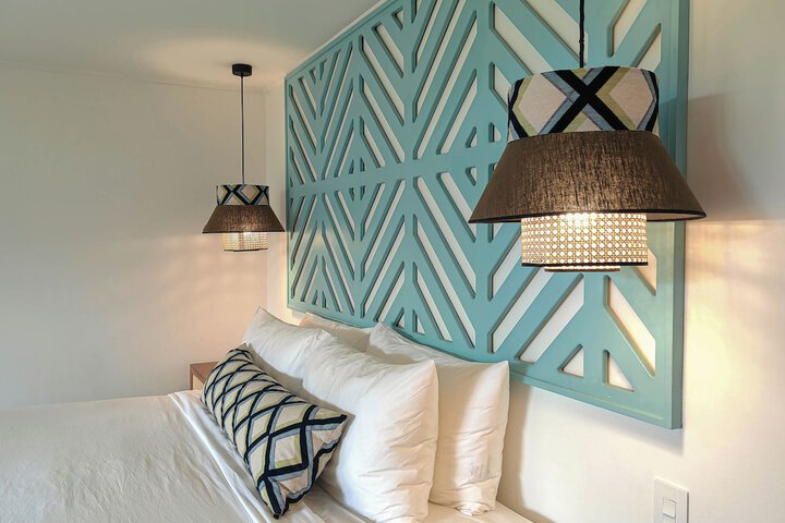 Room 25 of 76