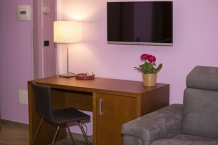 Room 13 of 37
