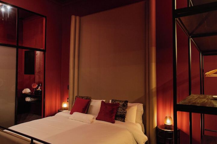 Room 16 of 37