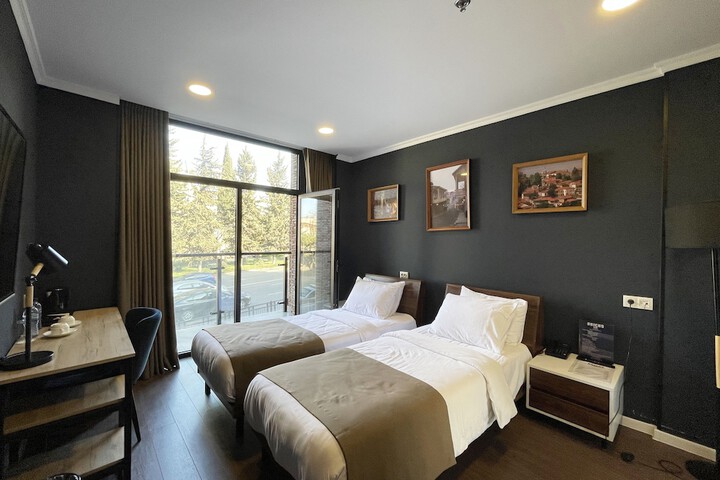 Room 52 of 240