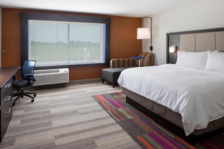 1 King Bed (15 of 17)