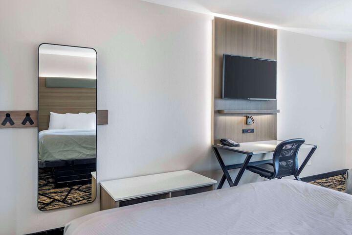 2 Double Beds (4 of 5)