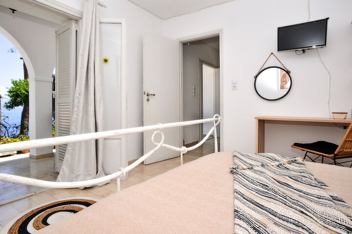 Room 36 of 158