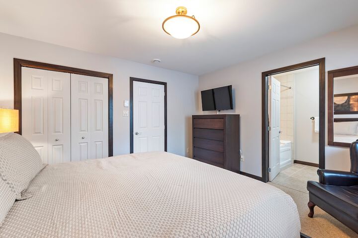 Room 27 of 142