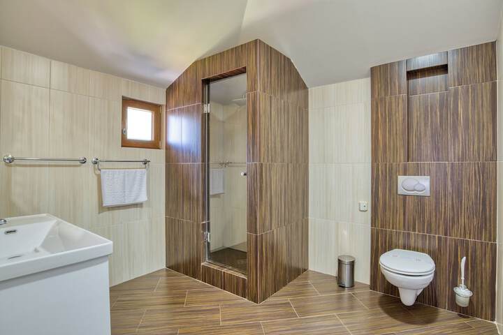 Room 50 of 62