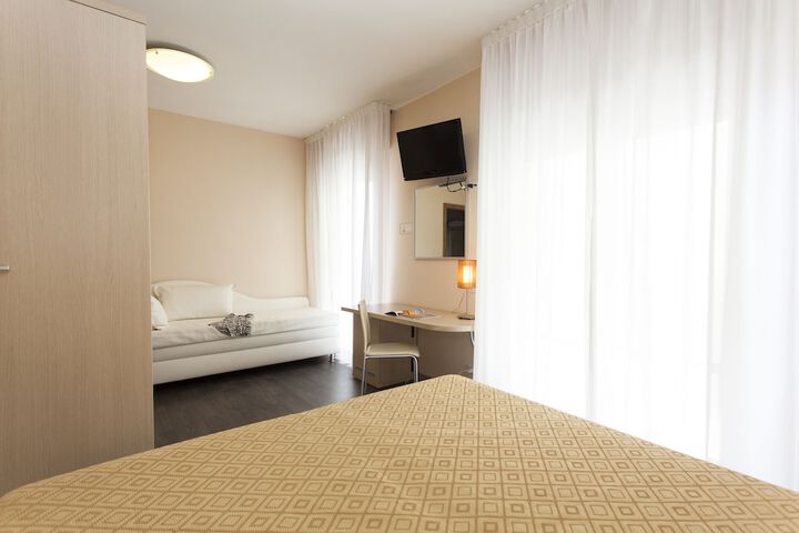 Room 35 of 154