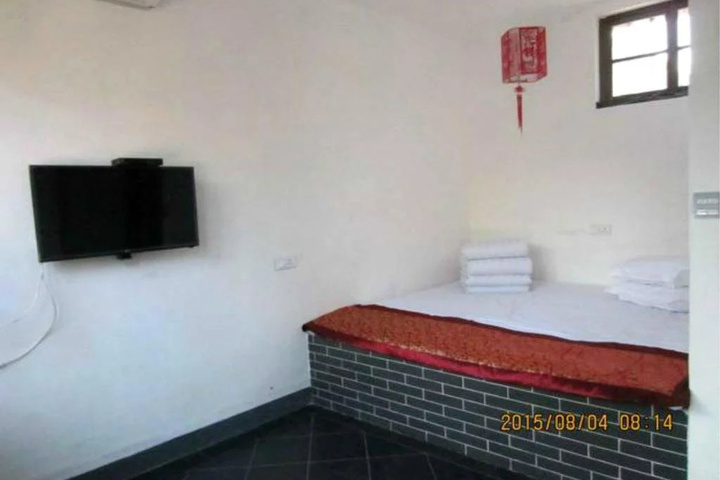 Room 4 of 12