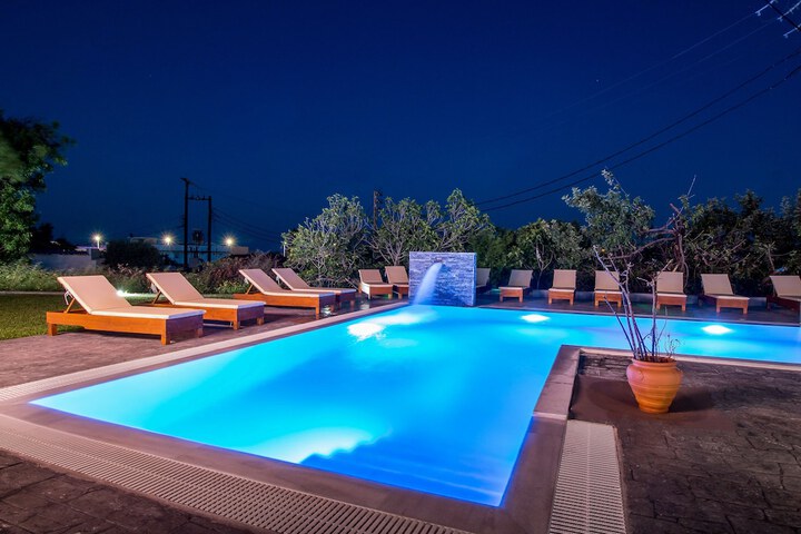 Pool 14 of 28