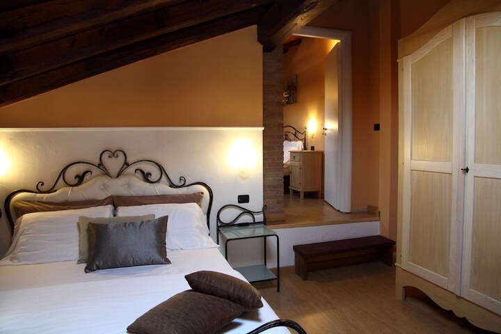 Room 17 of 35