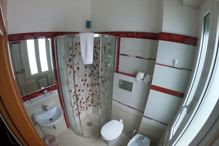 Room 11 of 34