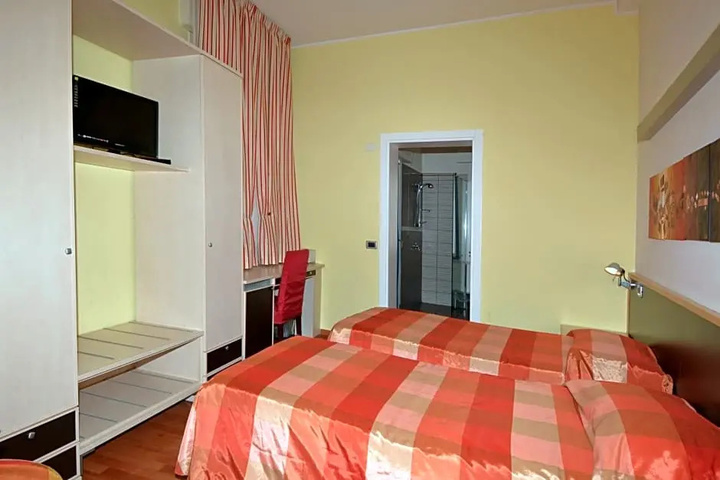 Room 3 of 12