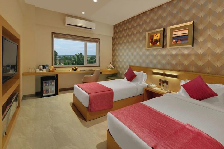 Room 9 of 16
