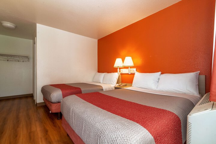 1 Queen Bed (21 of 23)