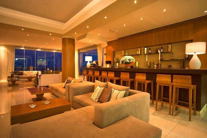 Lounge 244 of 312