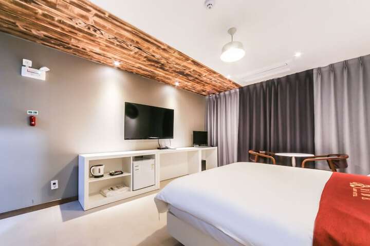 Room 15 of 60