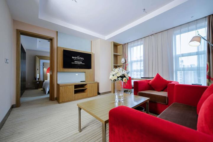 Room 52 of 183