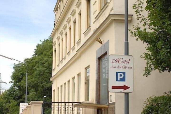 Hotel Entry
