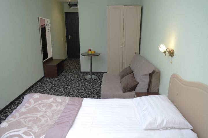 Room 10 of 25