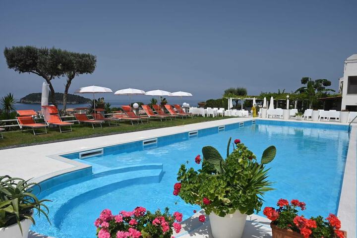 Hotel Pool