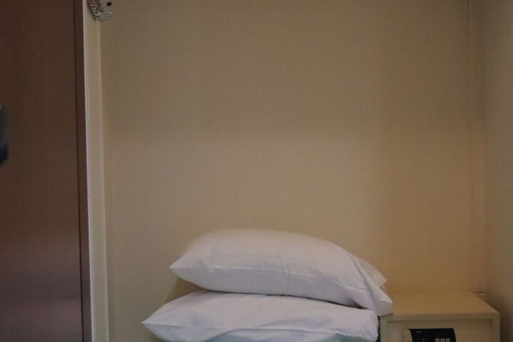 Room 104 of 261