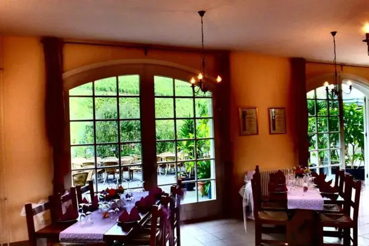 Dining 14 of 14