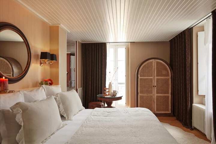Room 26 of 142