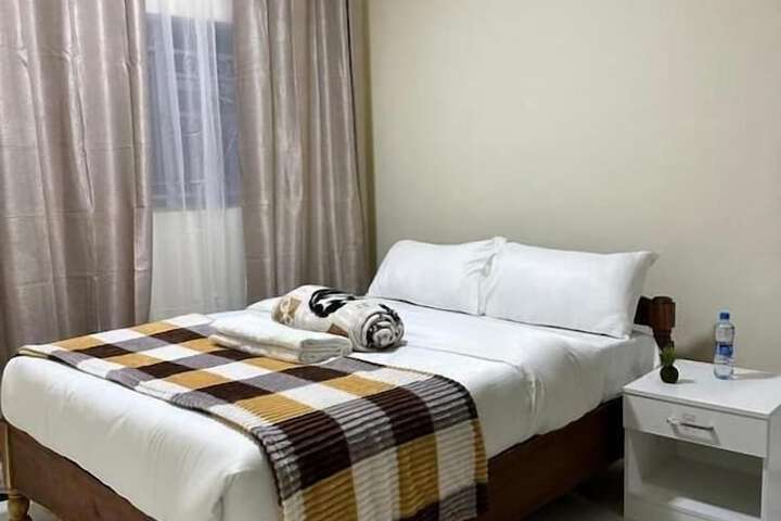Room 6 of 18