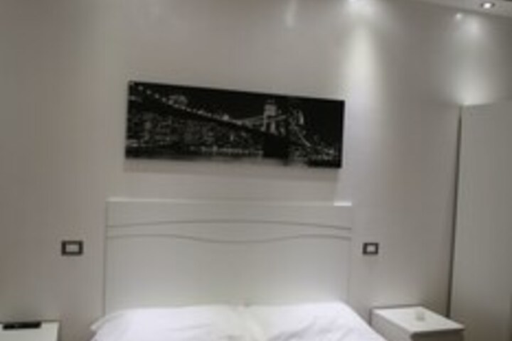 Room 9 of 15