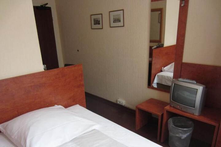 Room 14 of 38