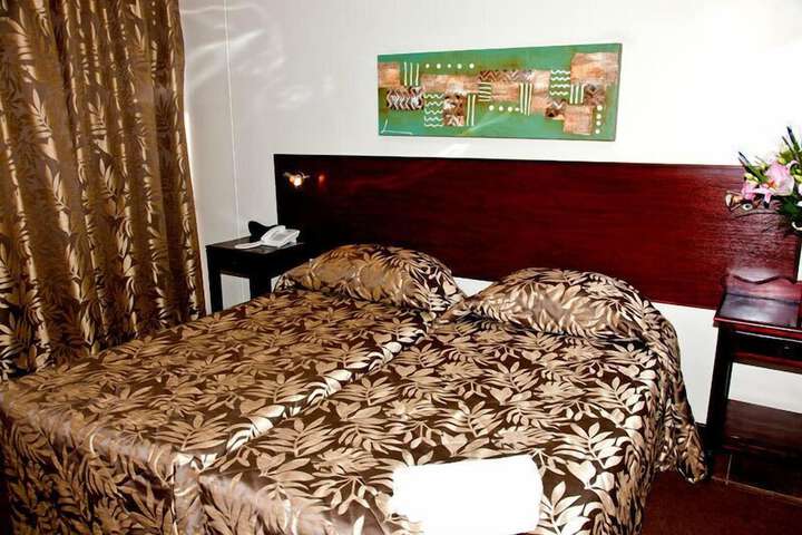 Room 4 of 18