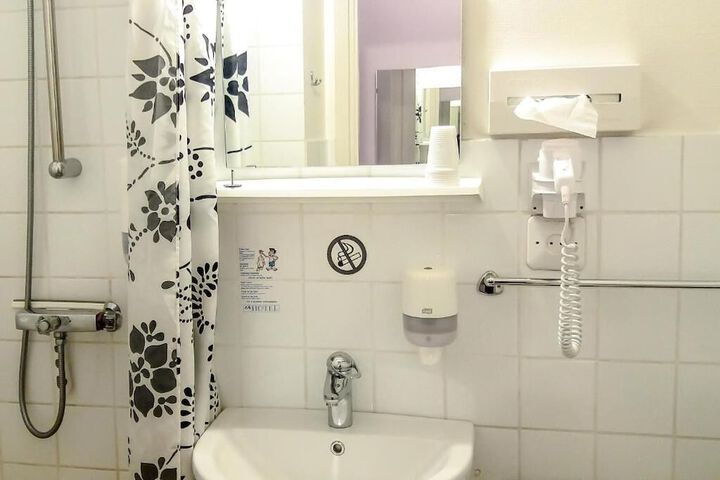 Room 30 of 48