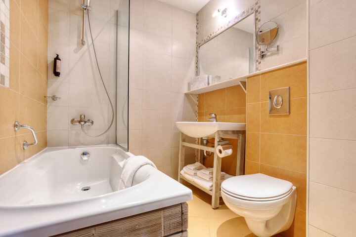 Room 34 of 124
