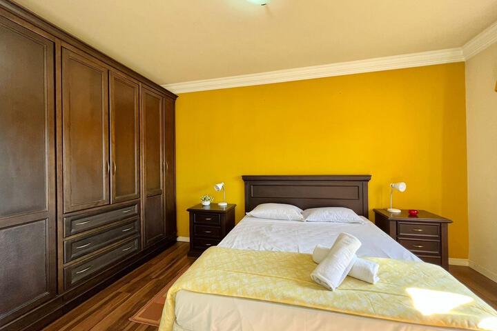 Room 2 of 33