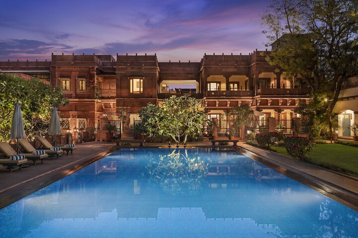 Hotel with Pool