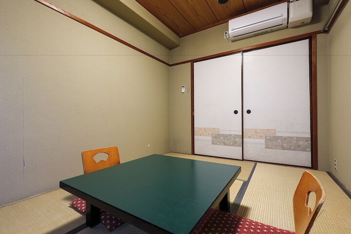 Room 11 of 52