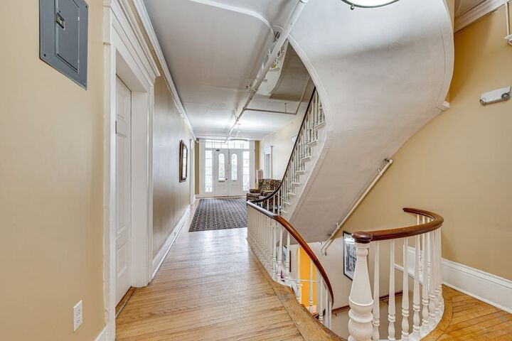 Handrails in hallways