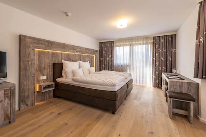 Room 15 of 117