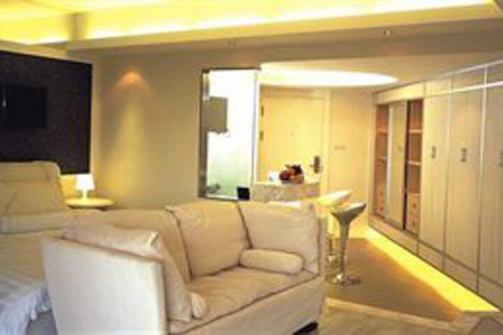 Room 17 of 19