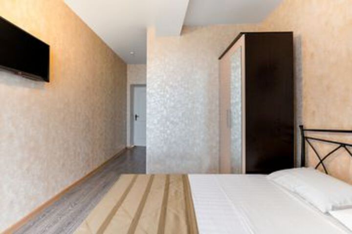 Room 80 of 176