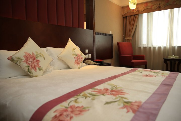 Room 9 of 25