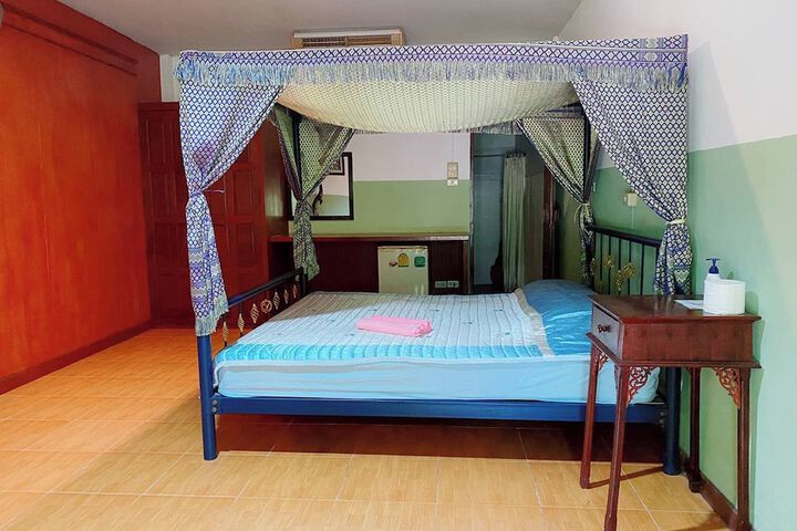 Room 16 of 52