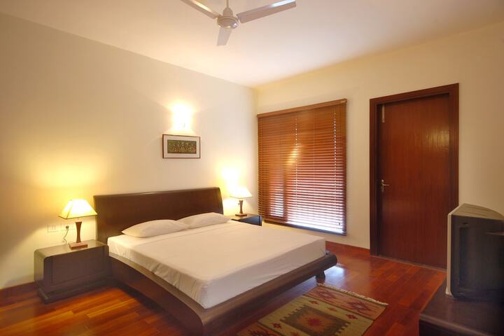 Room 10 of 83