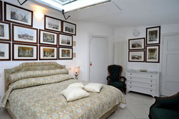 Room 13 of 30