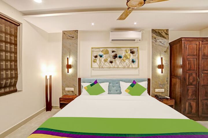 Room 21 of 38