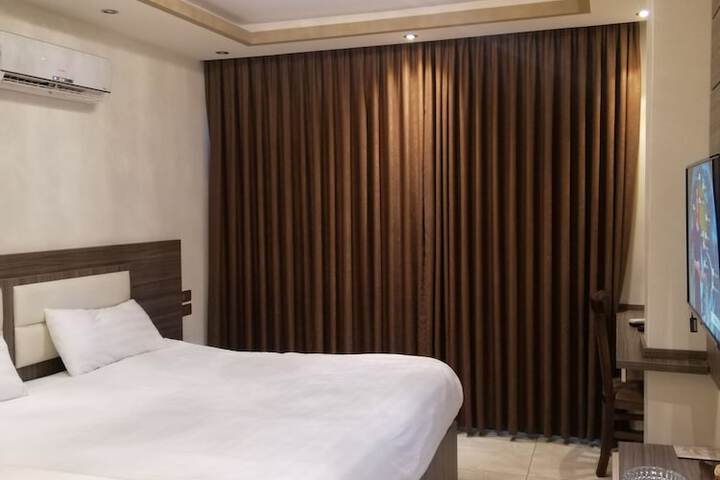 Room 12 of 37